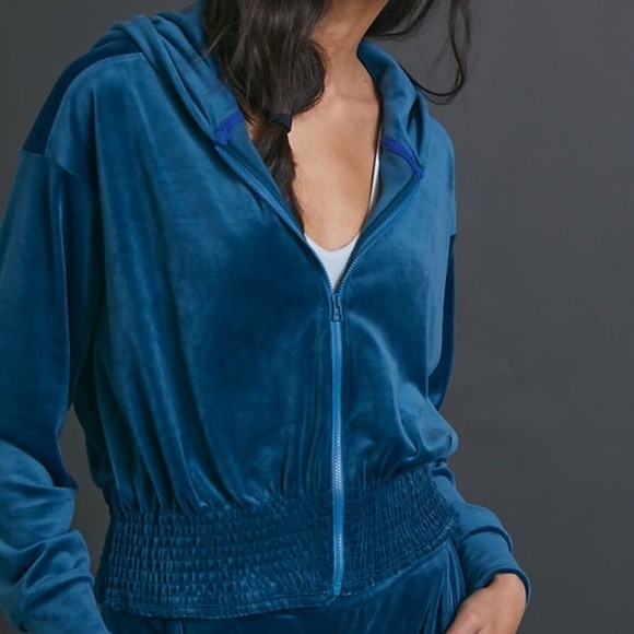 Anthropologie Catie Cropped Velvet Hoodie Blossom Pink - Picture 4 of 5